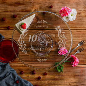 Prezent na złote gody, patera z grawerem